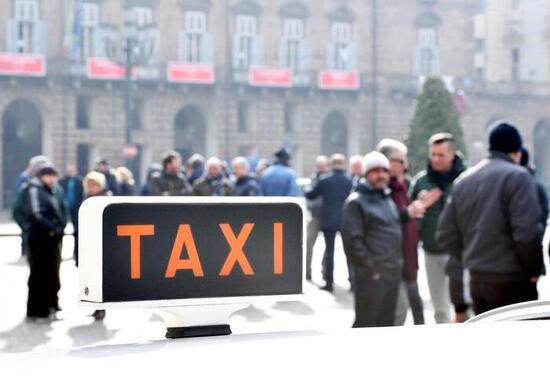 Taxi: sciopero nazionale il 24 marzo. Stop di 14 ore Taxi: sciopero nazionale il 24 marzo. Stop di 14 ore