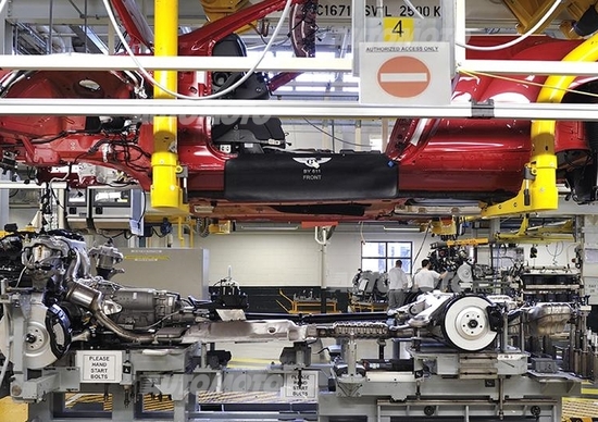 Bentley Factory Experience: dove nascono le auto di Queen Elizabeth Bentley Factory Experience: dove nascono le auto di Queen Elizabeth
