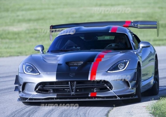 Dodge Viper ACR 2016, la Viper da corsa ma “legale” Dodge Viper ACR 2016, la Viper da corsa ma “legale”
