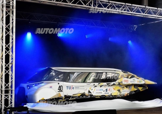 Stella Lux, l'auto solare che produce più energia di quanta ne consuma Stella Lux, l'auto solare che produce più energia di quanta ne consuma