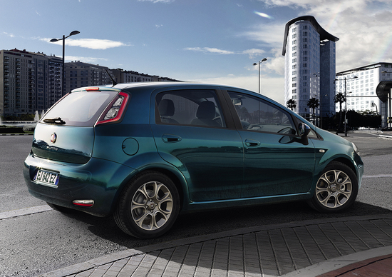 Fiat Punto: ancora in produzione, ma addio a diesel e tre porte Fiat Punto: ancora in produzione, ma addio a diesel e tre porte