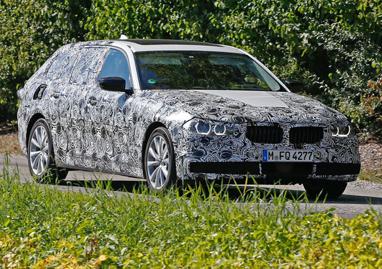 BMW Serie 5 Touring: spiato il prototipo, arriverà nel 2017 BMW Serie 5 Touring: spiato il prototipo, arriverà nel 2017