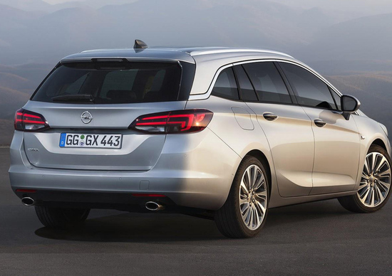 Opel Astra Sports Tourer: 200 kg più leggera e motori frizzanti Opel Astra Sports Tourer: 200 kg più leggera e motori frizzanti