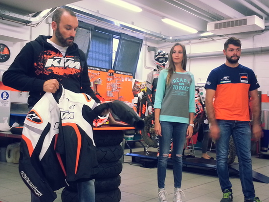 KTM presenta la collezione PowerWear 2016 KTM presenta la collezione PowerWear 2016