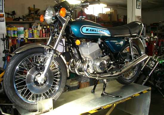 Restaurando, puntata 15: Kawasaki 400 Mach II 1974 Restaurando, puntata 15: Kawasaki 400 Mach II 1974