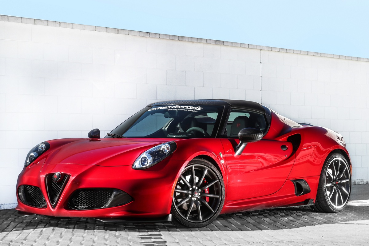 Alfa Romeo 4c 2022. Alfa Romeo 4c черный. Alfa Romeo 4c Tuning. Альфа Ромео 4с Спайдер.