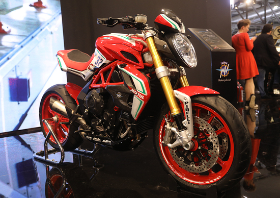 Tre moto speciali da MV Agusta: F3 675 e 800 RC, Brutale 800 RR Pirelli Tre moto speciali da MV Agusta: F3 675 e 800 RC, Brutale 800 RR Pirelli