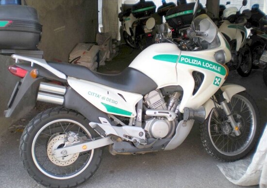 Le Belle e possibili di Moto.it: Honda Transalp 650 Polizia Locale Le Belle e possibili di Moto.it: Honda Transalp 650 Polizia Locale