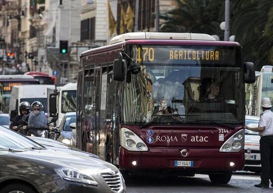 Roma, abbonamenti Atac gratis per gli Over 70