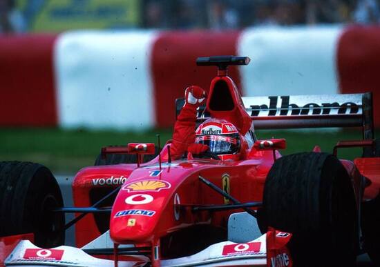 Michael Shumacher compie oggi 49 anni. Su Twitter un pensiero da Ferrari