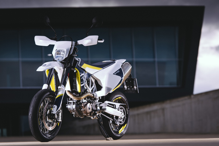 Prova Husqvarna 701 Supermoto - Prove - Moto.it