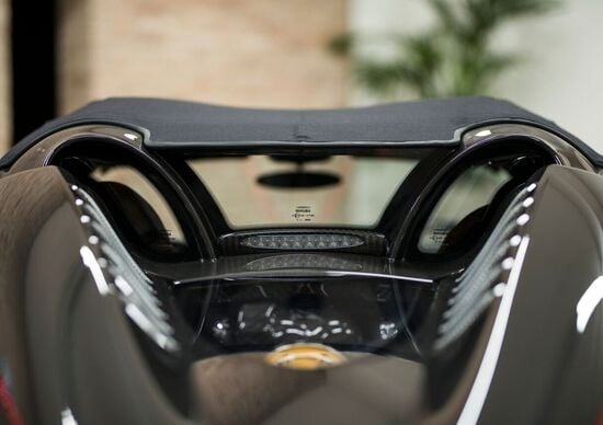 Pagani Huayra Roadster, la “cappottina” è firmata Dainese