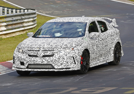 Nuova Honda Civic Type R: la sedan è già al Ring Nuova Honda Civic Type R: la sedan è già al Ring