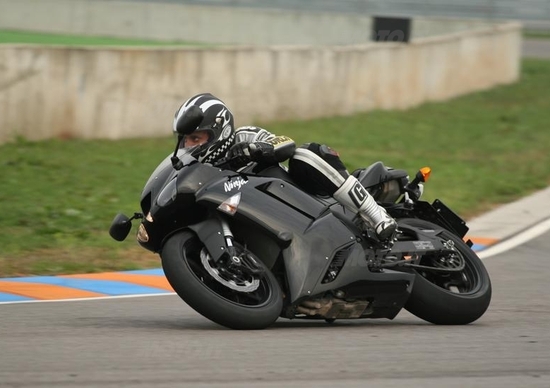 KAWASAKI Ninja ZX6-R KAWASAKI Ninja ZX6-R