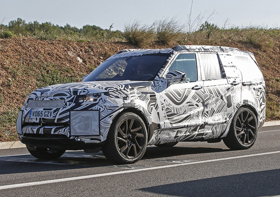 Nuova Land Rover Discovery: eccola su strada, arriverà nel 2016 Nuova Land Rover Discovery: eccola su strada, arriverà nel 2016