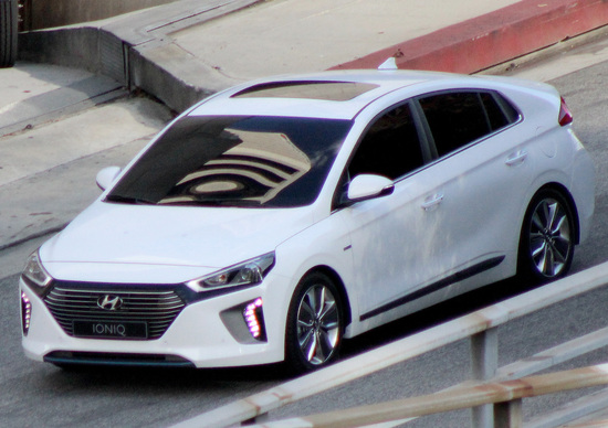 Hyundai Ioniq, beccata senza veli la nuova ibrida anti-Prius Hyundai Ioniq, beccata senza veli la nuova ibrida anti-Prius