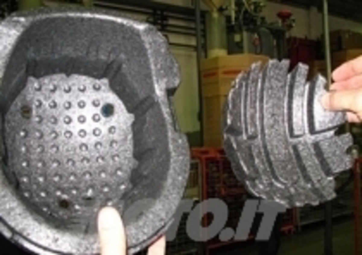 Il casco. Terza parte: la calotta interna - Accessori - Moto.it