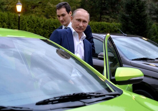Pronta al debutto la nuova auto made in Russia di Vladimir Putin