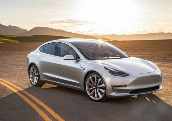Tesla, arriva la Model 3 da 35.000 Euro e il supercharger V3 Tesla, arriva la Model 3 da 35.000 Euro e il supercharger V3