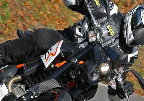 KTM Duke 690 R KTM Duke 690 R