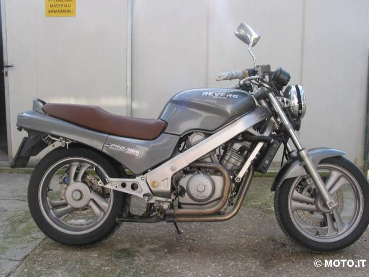 Vendo Honda NTV 650 (1988 01) usata a Rimini (codice