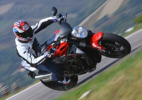 MV Agusta fa provare la nuova Brutale MV Agusta fa provare la nuova Brutale