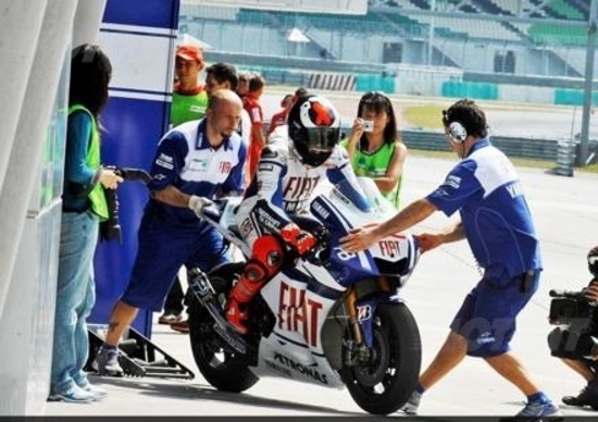 Lorenzo in dubbio per i test di Qatar Lorenzo in dubbio per i test di Qatar
