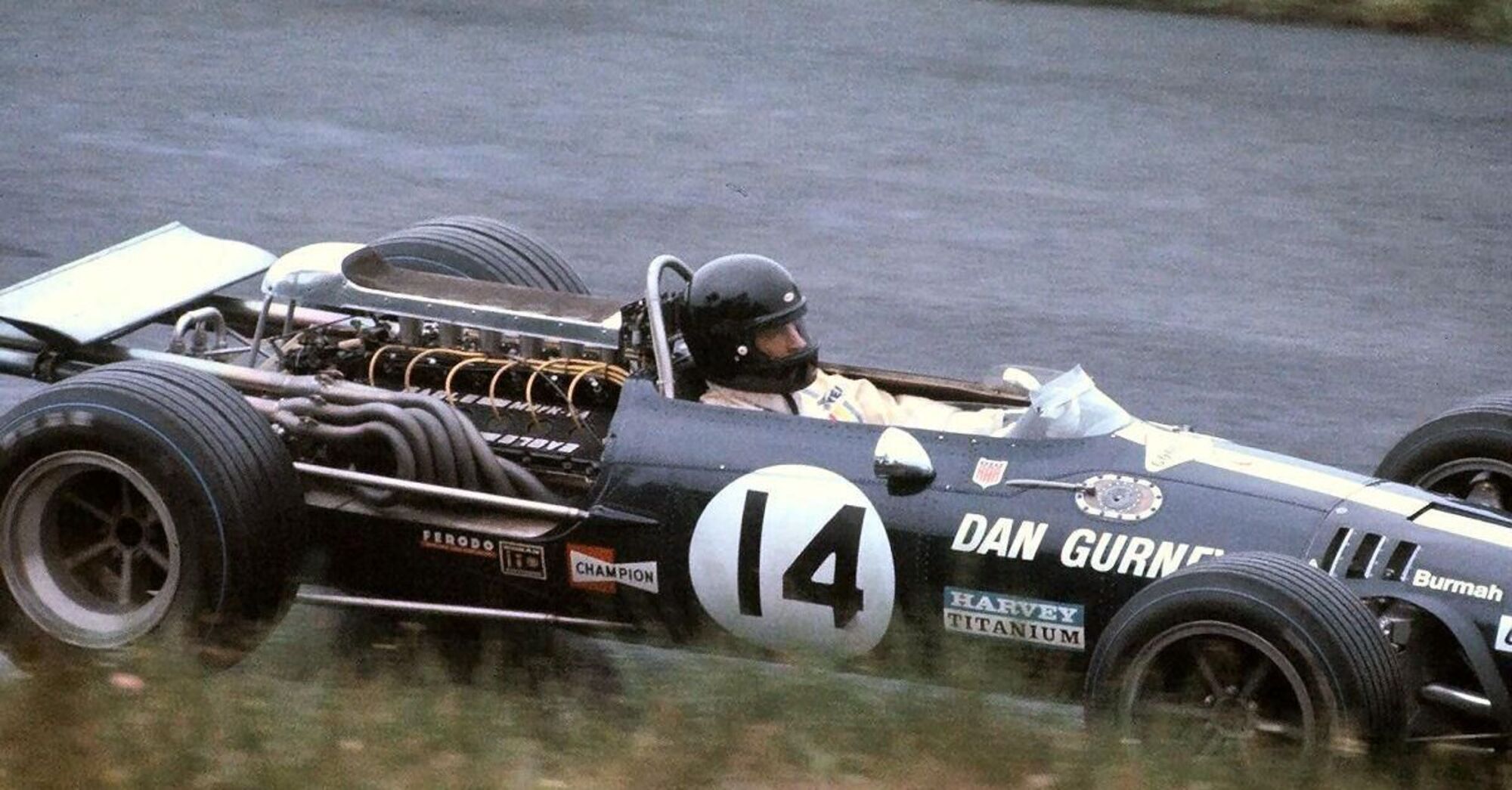 Dan Gurney con il casco integrale al Nürburgring nel 1968