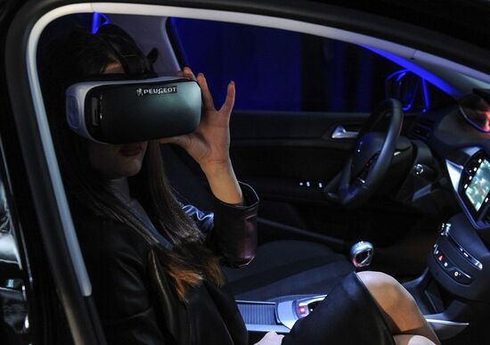Peugeot, Stefano Accorsi firma i video Oculus Peugeot, Stefano Accorsi firma i video Oculus