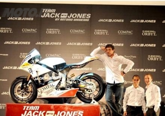 Antonio Banderas ha presentato Jack&Jones, il suo team di Moto2 Antonio Banderas ha presentato Jack&Jones, il suo team di Moto2