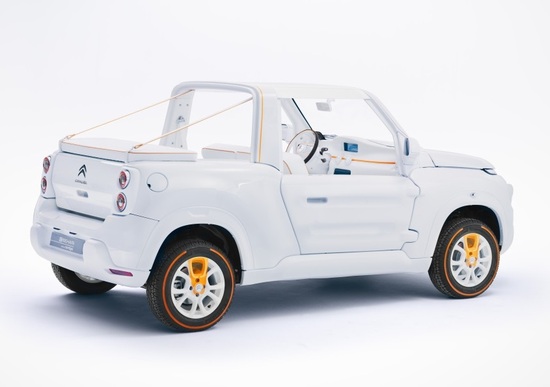 Citroen E-Mehari by Courrèges, blanc total Citroen E-Mehari by Courrèges, blanc total