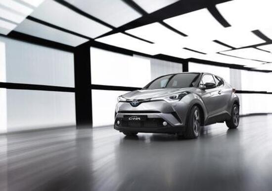 Toyota C-HR, il crossover compatto debutta al Salone di Ginevra 2016 Toyota C-HR, il crossover compatto debutta al Salone di Ginevra 2016