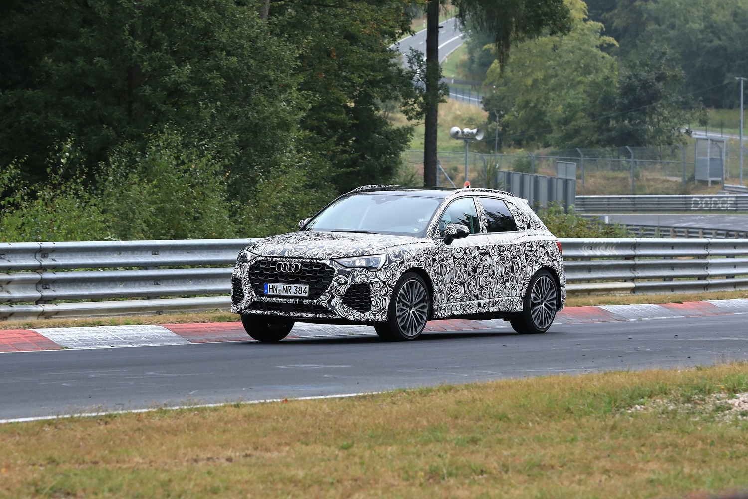 Audi RS Q3, nuove foto al Ring: avrà il motore da 400 CV della RS3?