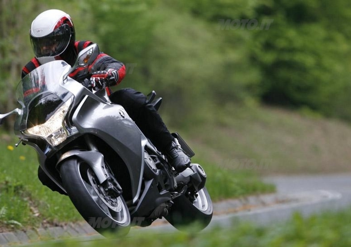 Prova Honda Vfr 10 F Dct Prove Moto It