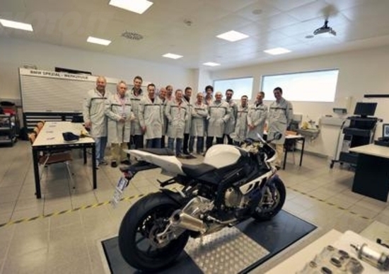 I segreti del 4 cilindri della BMW S1000RR I segreti del 4 cilindri della BMW S1000RR