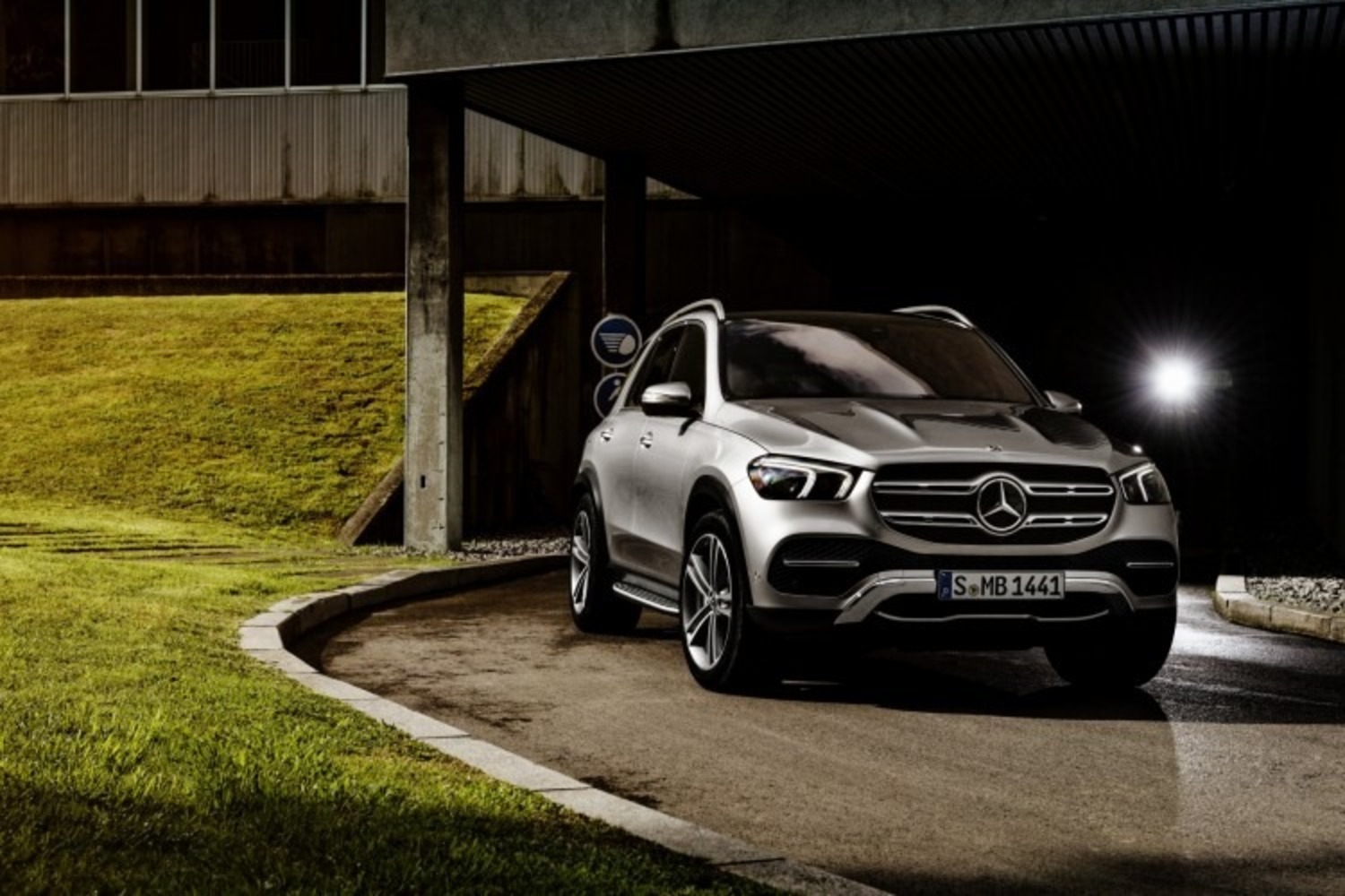 Nuovo Mercedes-Benz GLE 2019: eccolo pronto a scendere in strada, anche ibrido
