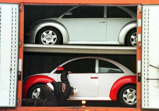Volkswagen Maggiolino, stop alla produzione il prossimo anno Volkswagen Maggiolino, stop alla produzione il prossimo anno