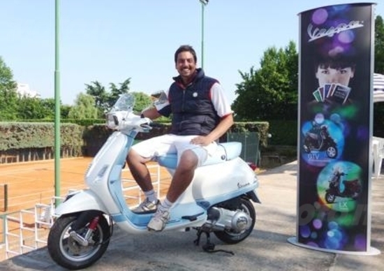 Una Vespa S 50 College al vincitore del Vespa Tennis Tour Una Vespa S 50 College al vincitore del Vespa Tennis Tour