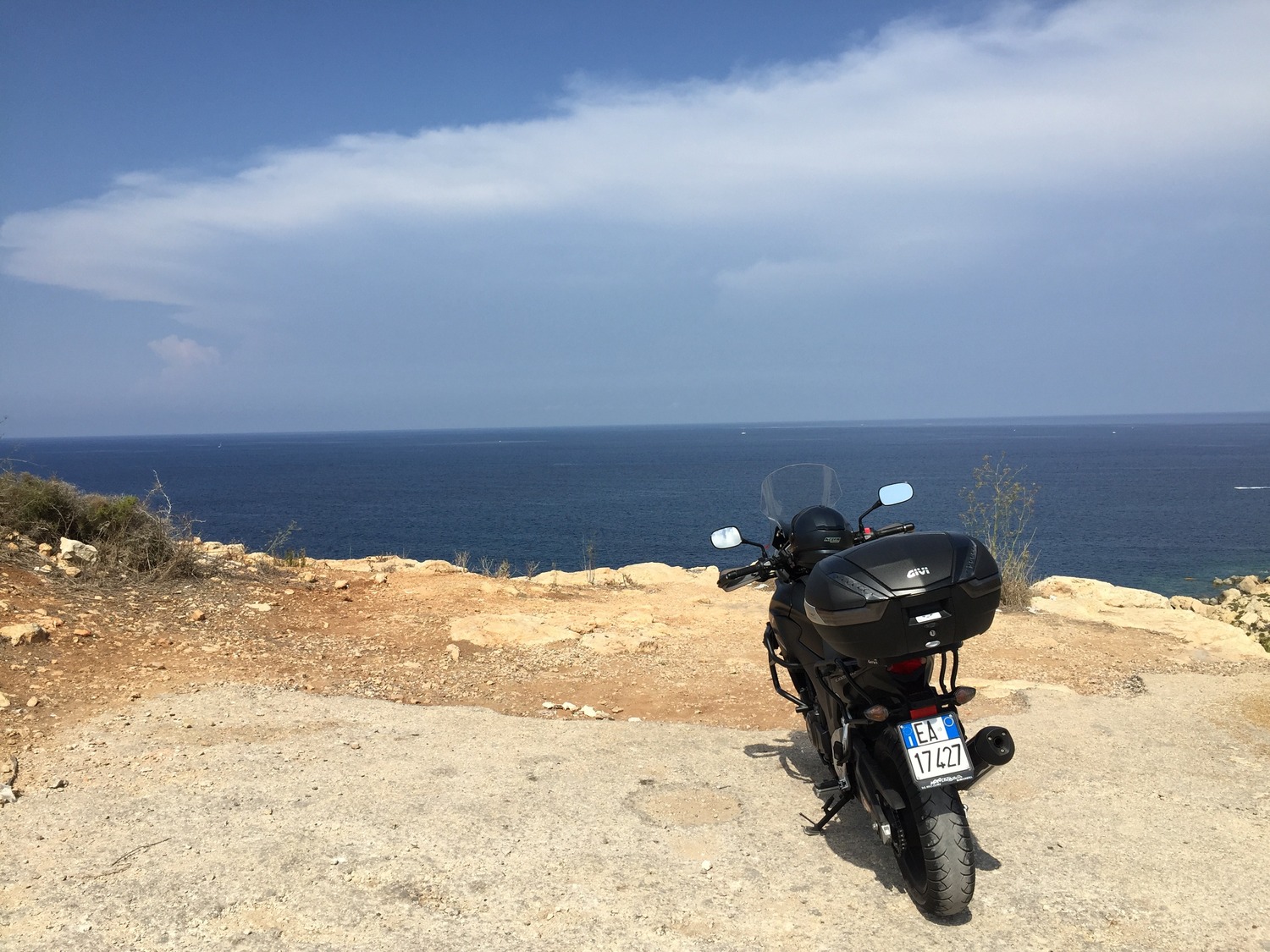 Dal Rosa al Blu: “diario di bordo di un giovane motociclista”