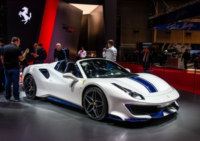 Ferrari 488 Pista Spider Al Salone Di Parigi 2018 Video