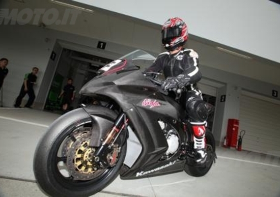 Kawasaki Ninja ZX-10R 2011. Due giorni di test in pista Kawasaki Ninja ZX-10R 2011. Due giorni di test in pista