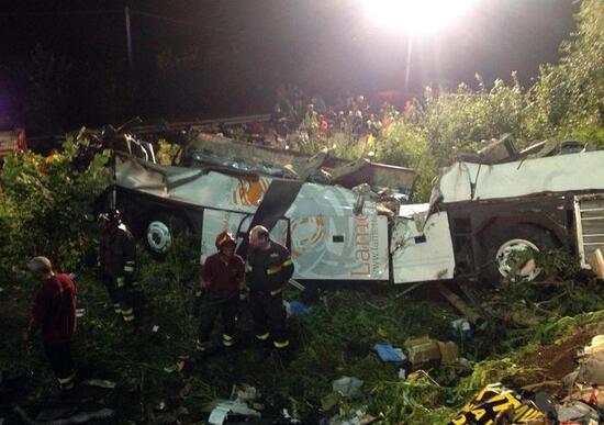 Bus nella scarpata, chiesta condanna a 10 anni per i dirigenti di Autostrade Bus nella scarpata, chiesta condanna a 10 anni per i dirigenti di Autostrade