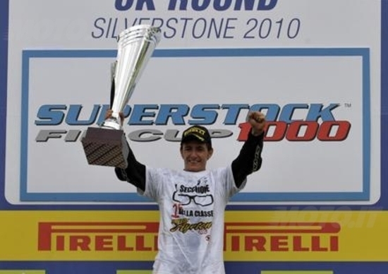 Ayrton Badovini vince il campionato Superstock 1000 FIM Cup Ayrton Badovini vince il campionato Superstock 1000 FIM Cup
