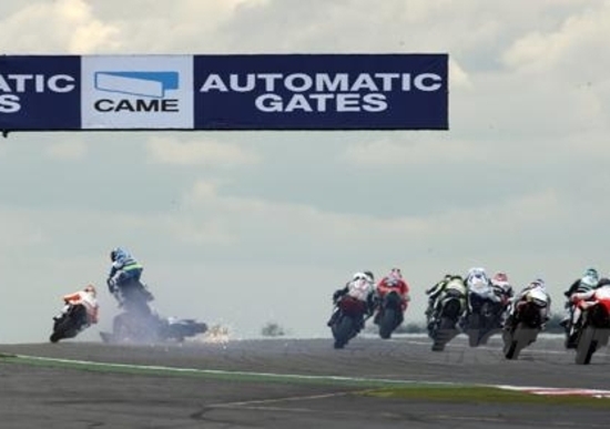 Paura a Silverstone nella gara della Supersport Paura a Silverstone nella gara della Supersport