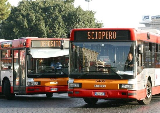 Sciopero nazionale trasporti 26 ottobre 2018: quando e dove. Tutte le informazioni Sciopero nazionale trasporti 26 ottobre 2018: quando e dove. Tutte le informazioni