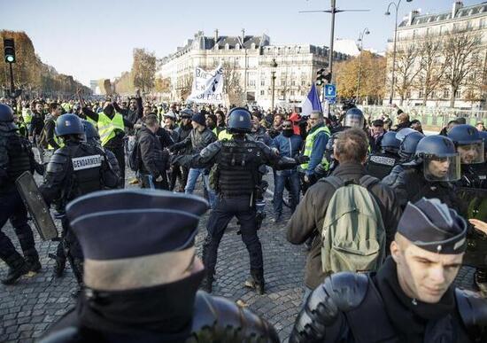 Protesta gilet gialli: c'è una seconda vittima Protesta gilet gialli: c'è una seconda vittima