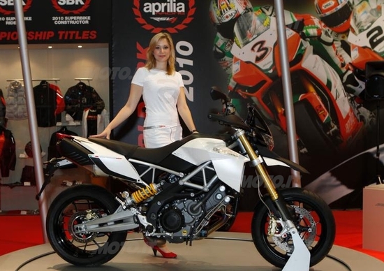 Tra le novità del Gruppo Piaggio: Aprilia RSV4 APRC SE Tra le novità del Gruppo Piaggio: Aprilia RSV4 APRC SE