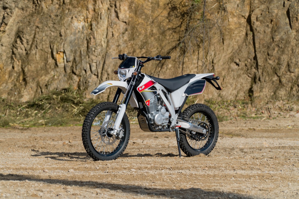 AJP PR3 Enduro 240 (2017 - 18), Prezzo E Scheda Tecnica - Moto.it