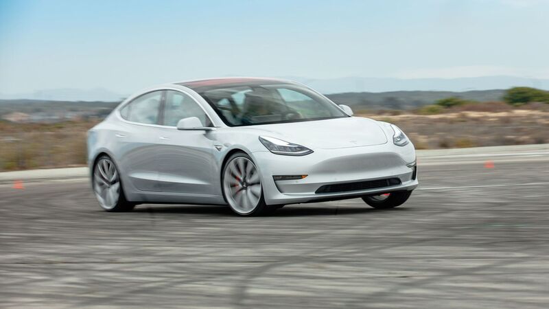 Tesla Sconta La Model 3 Di 2 000 Dollari