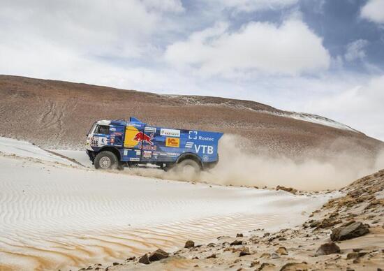 Dakar 2019 100% Perù. Spettatore travolto da Camion. Fuori gara Karginov Dakar 2019 100% Perù. Spettatore travolto da Camion. Fuori gara Karginov